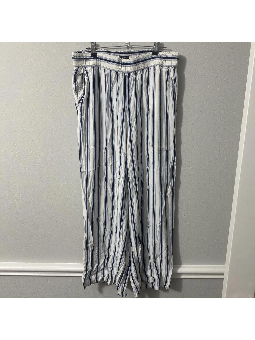 Loft Pants - Wide Legged Cropped - Size M